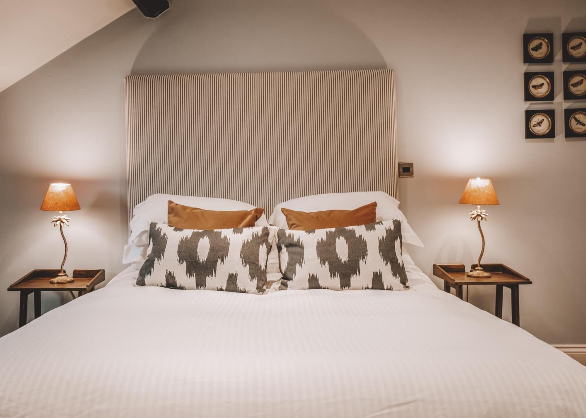 The Hare & Hounds Inn Bowland Bridge 外观 照片
