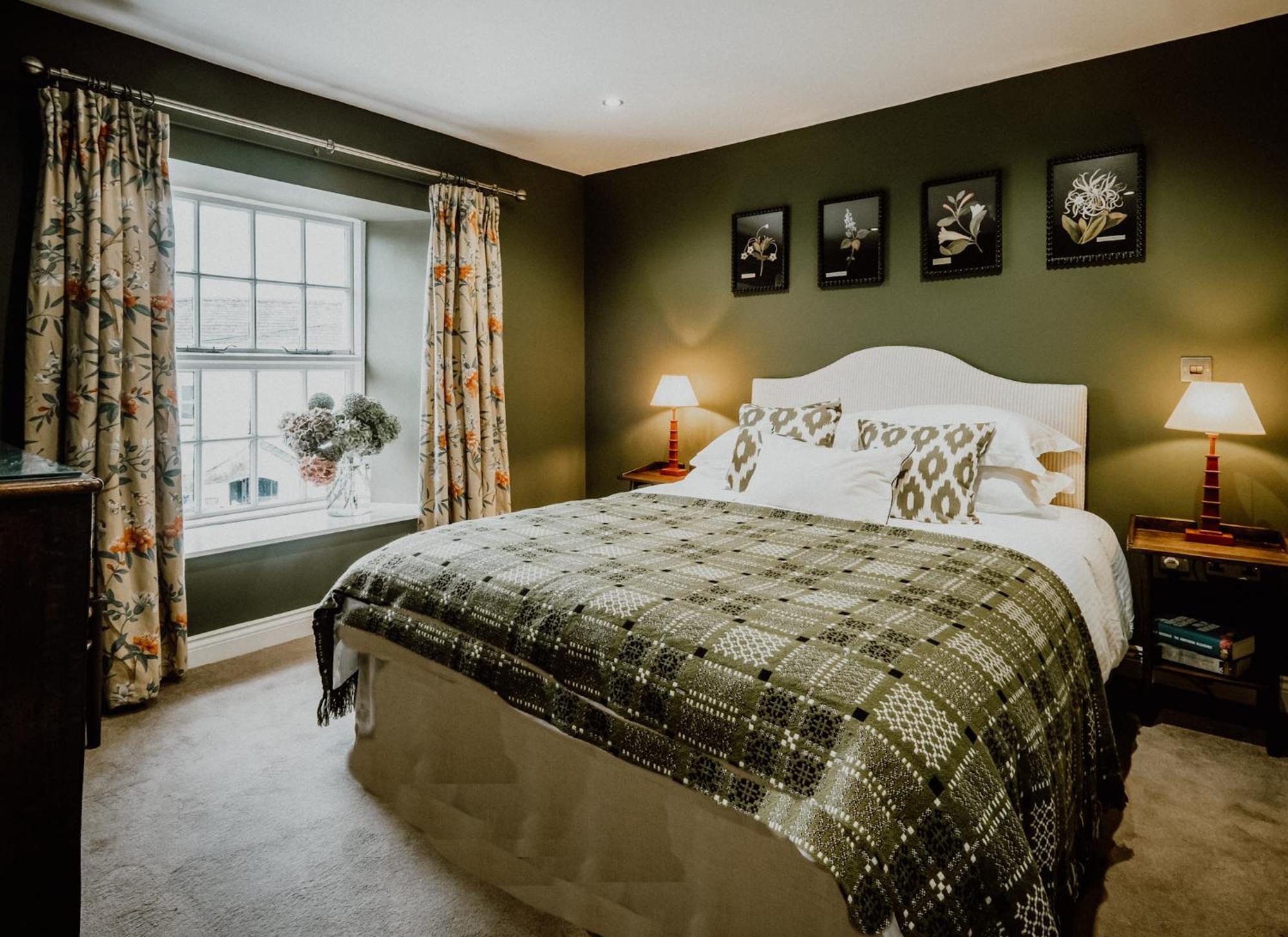 The Hare & Hounds Inn Bowland Bridge 外观 照片