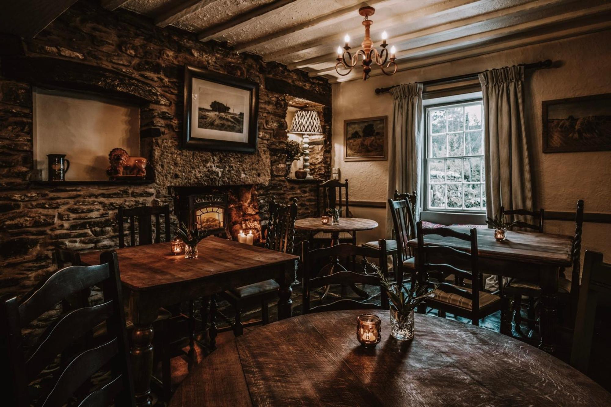 The Hare & Hounds Inn Bowland Bridge 外观 照片