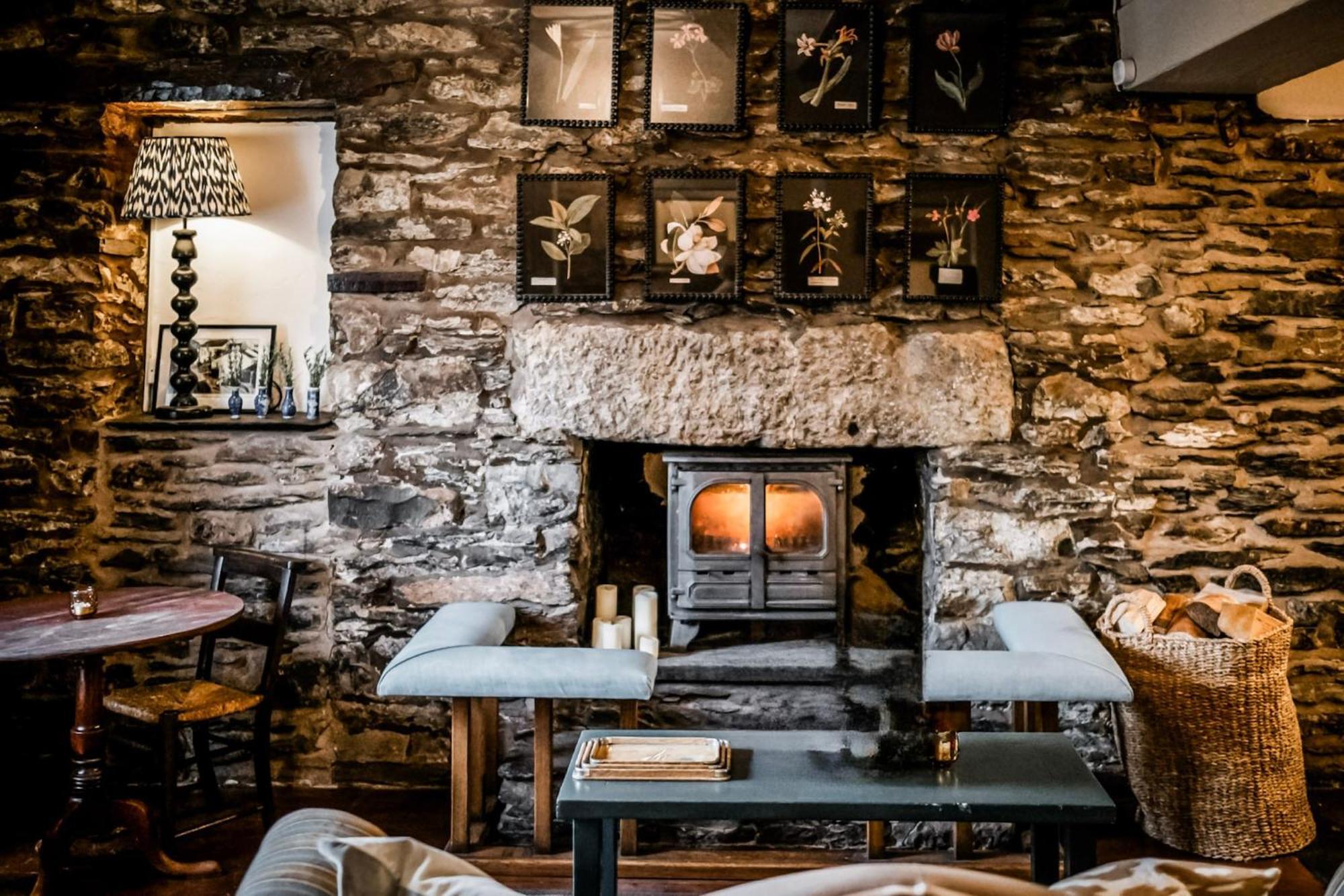 The Hare & Hounds Inn Bowland Bridge 外观 照片